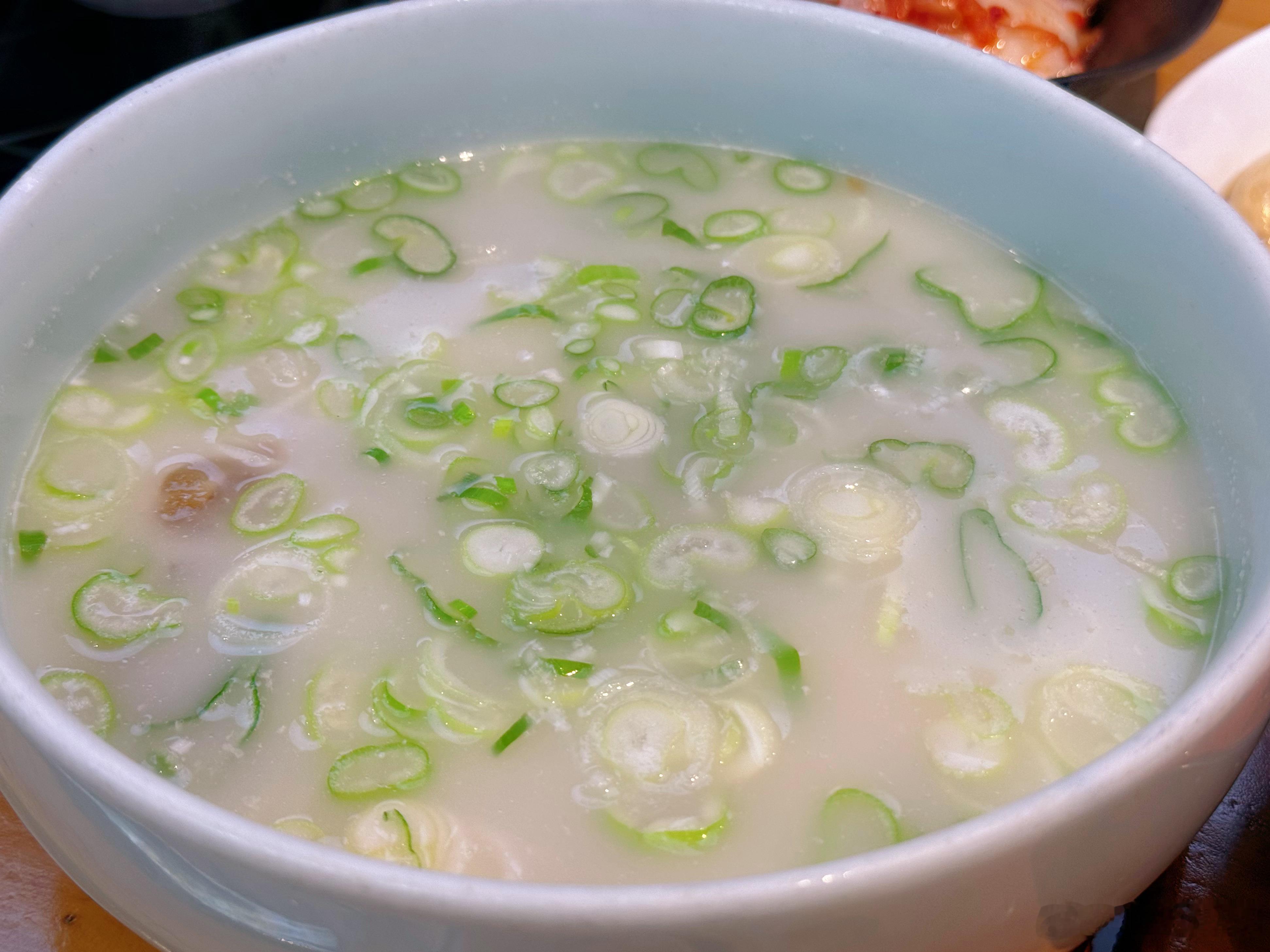 带娃随手拍在微博过暑假爱在每一餐 这家店的雪浓汤🍲汤头熬到非常浓郁可以根据自己