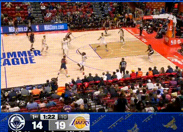 瓦格勒面对卡鲁马补防拉杆不中，开局4中0！ 