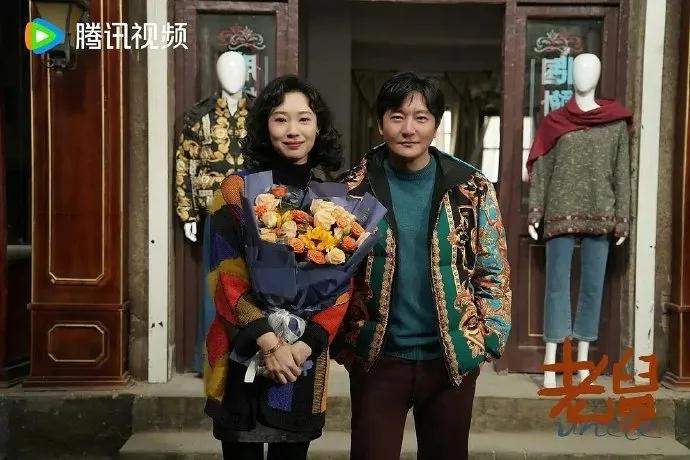 快把郭京飞和王佳佳焊死，这俩可以一直演夫妻，能演一百集的那种。
有一种中年夫妻的