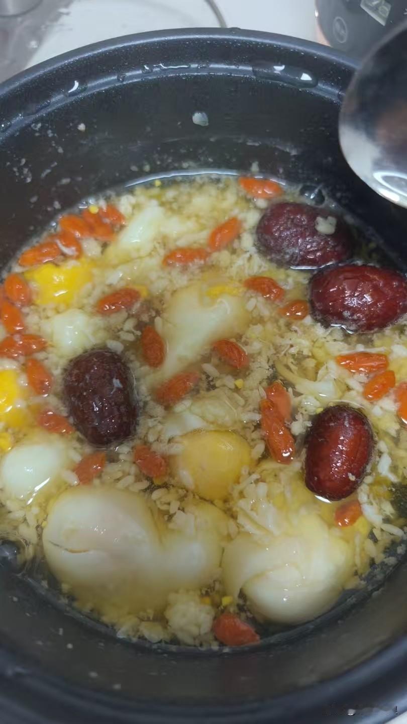 今天早上做了红枣枸杞酒酿鸡蛋