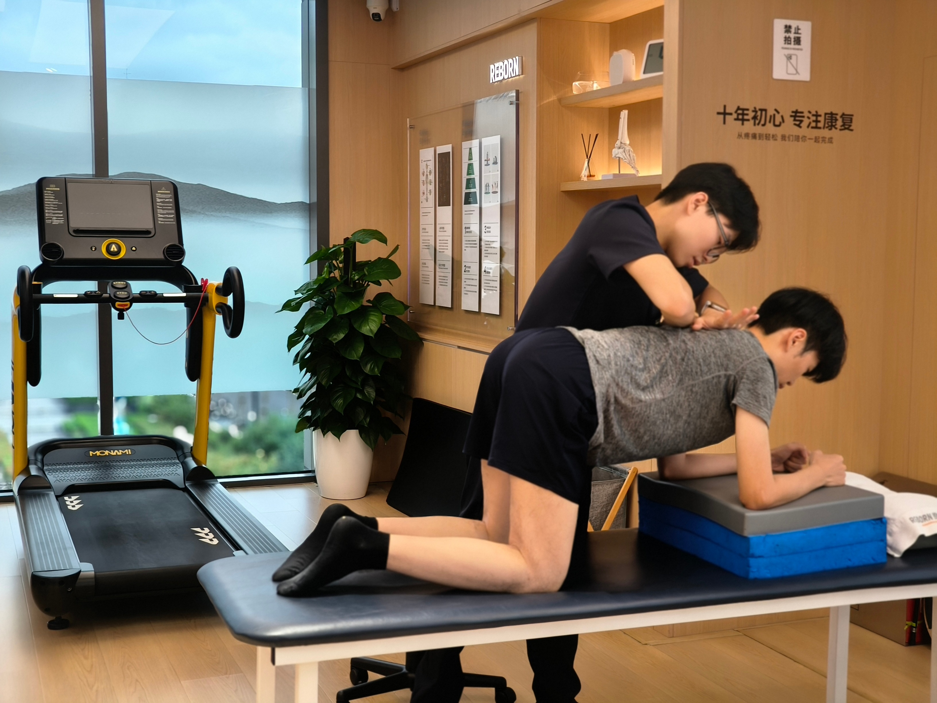 每日锐博运动康复 ——来自于我们上海静安店的康复瞬间——康复不是短跑冲刺，耐心做