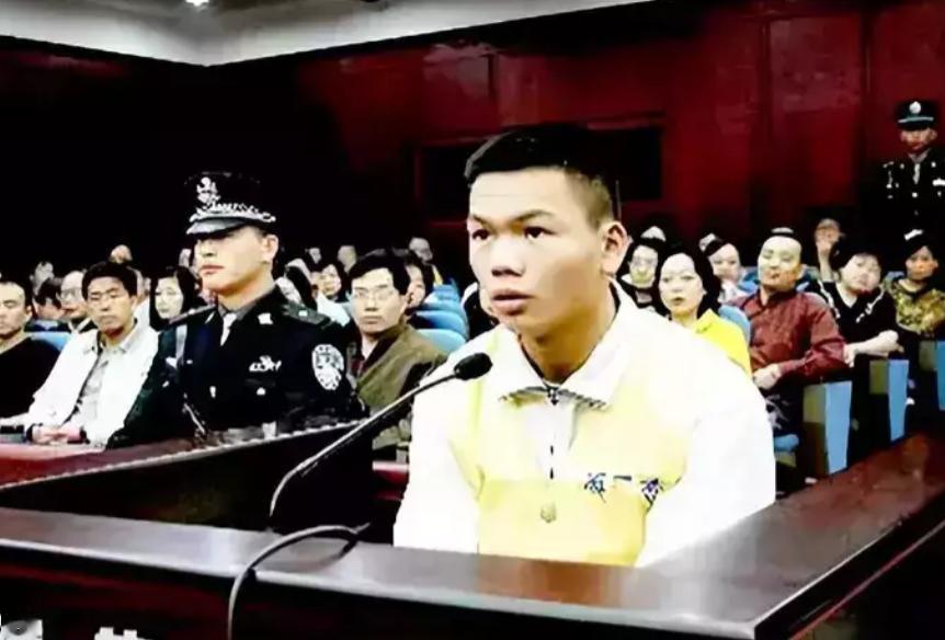 马加爵连杀4名室友，唯独放过了推门进来的林峰。只因几个月前，林峰曾给高烧的他打过