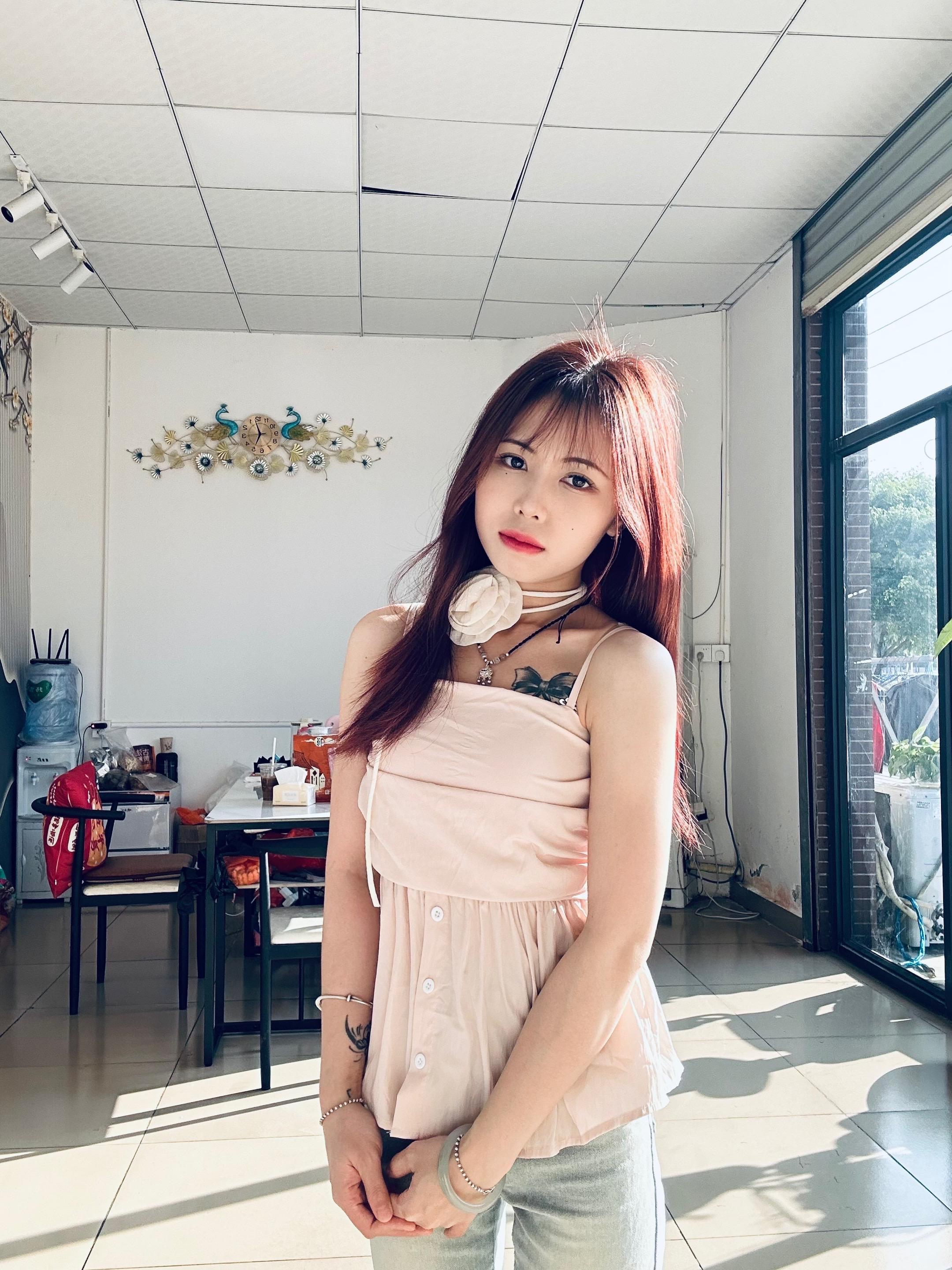 17岁时陪你吃点苦算什么 现在不行了 你良心都没有  你还是自己吃吧