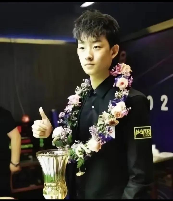 恭喜中国22岁的小将吴宜泽在斯诺克国锦赛决赛中，以10:6战胜老将希金斯，获得自