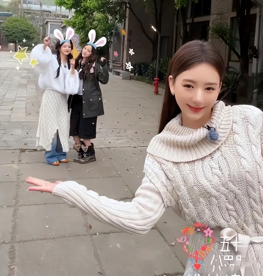 方媛三胎后首上综艺，肤白貌美颜值不输女明星，百元穿搭接地气 