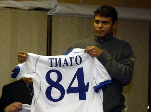 蒂亚戈·席尔瓦（Thiago Silva）在2005年的转会信息： 球员：蒂亚戈