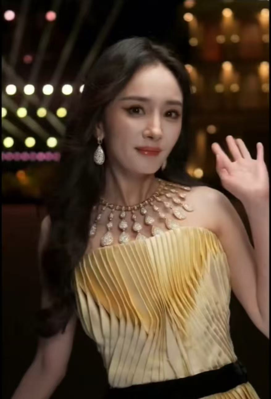 Vogue怼脸镜头明星Vogue怼脸镜头明星Vogue怼脸镜头，好好看啊，[抱抱