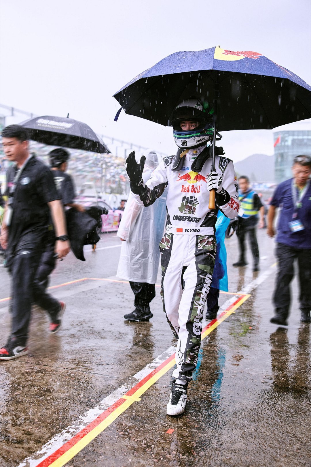 王一博第二名尊重赛事裁定，恭喜85号王一博收获组别第二名亚军。雨战稳定发挥，零失