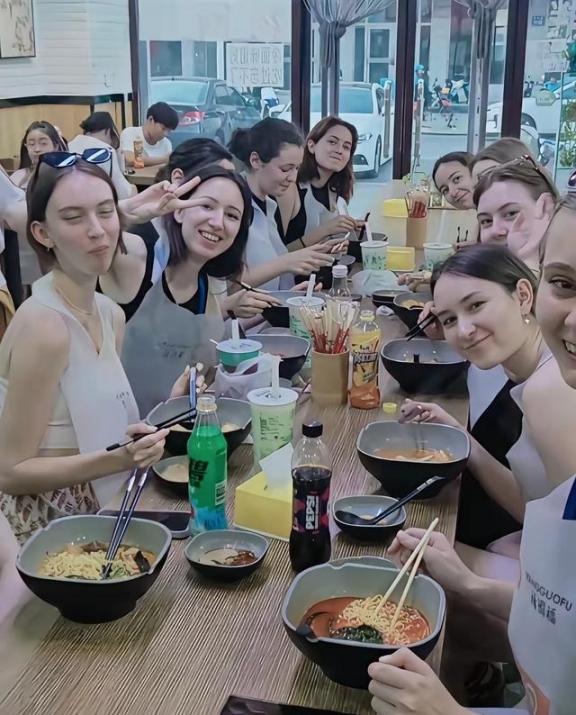 终于明白中俄免签为什么来的那么晚了！

为什么中俄两国这么铁杆的伙伴，互免签证却