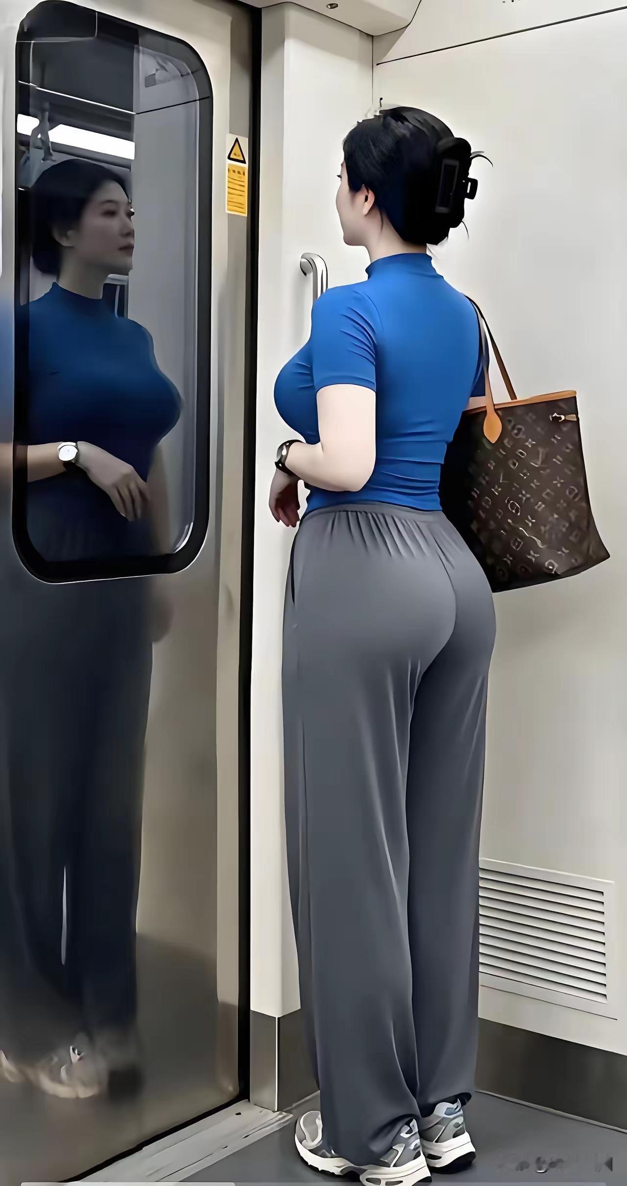 我婆婆，文盲，穷光蛋，却成了我人生最成功的‘投资’。
 
多少人结婚前盯着对方家