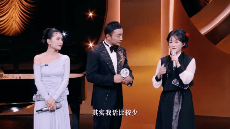 音综选手自曝两年没和陌生人说话 胡宇玲自述曾因自卑两年没和陌生人交流，把自己锁在