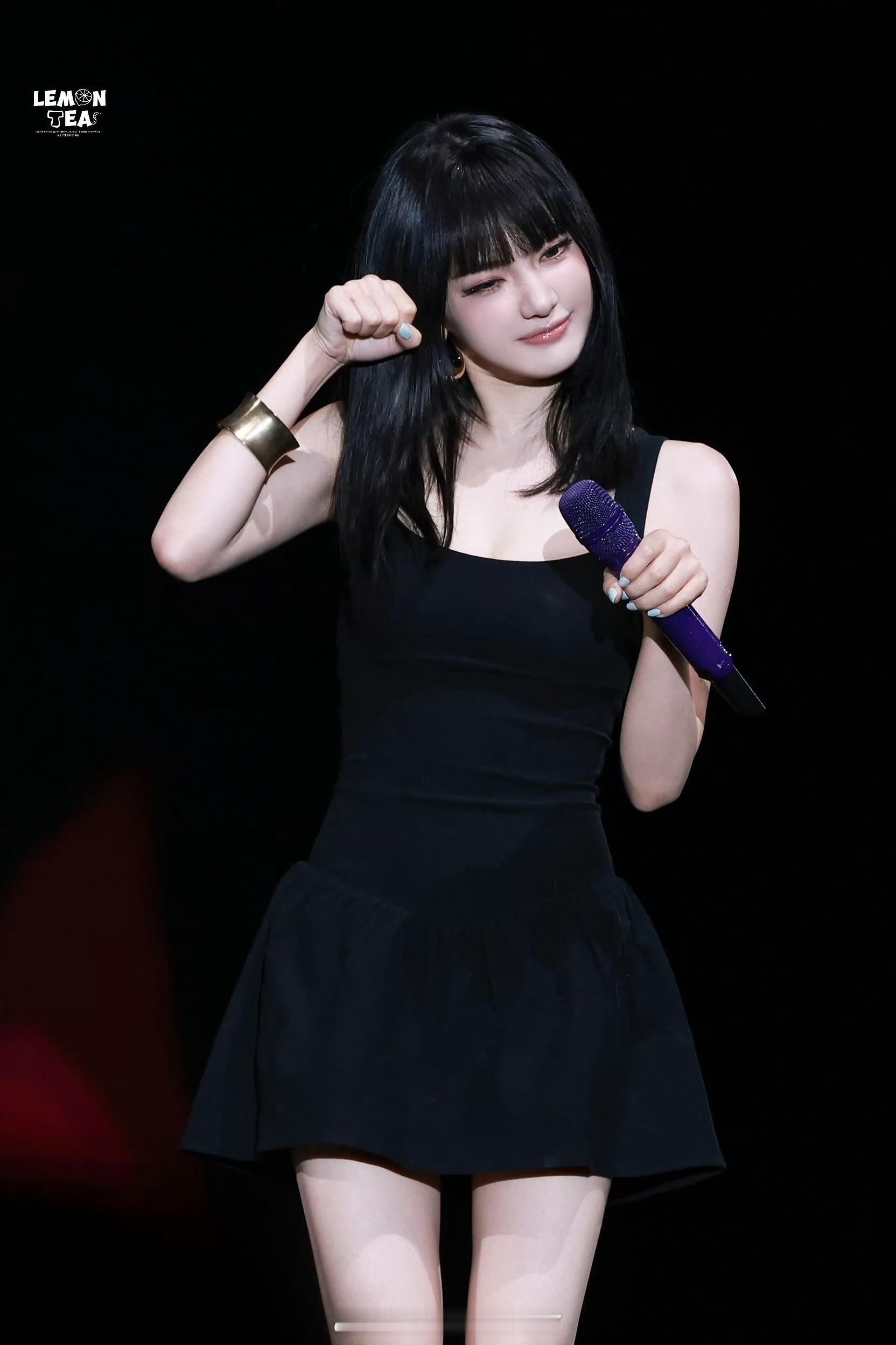 宁艺卓到底丑在哪了推荐大家听听宁艺卓的那首melody，这么说吧，我觉得她不在单