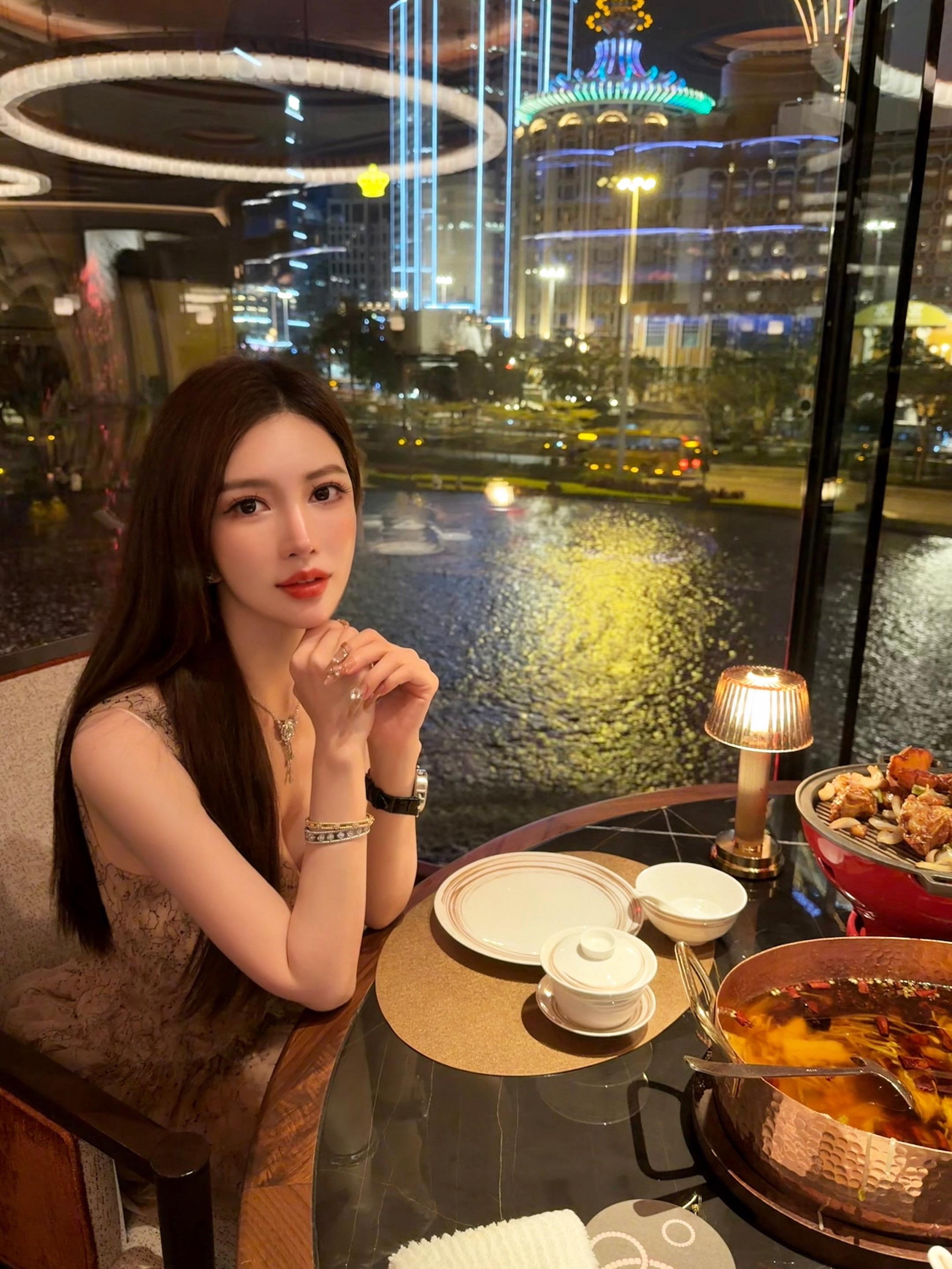 烟火往复，光影如常，相伴如初～🌃✨