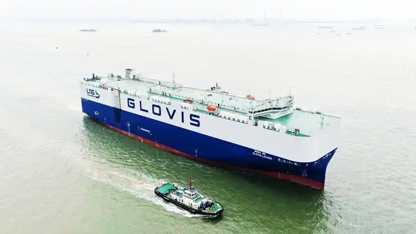 全球首艘万车级汽车运输船正式交付，一次能装10800辆车，这到底是什么概念？
 