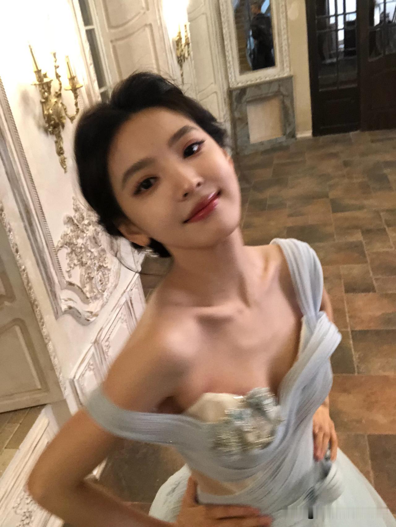 章若楠魅力美图