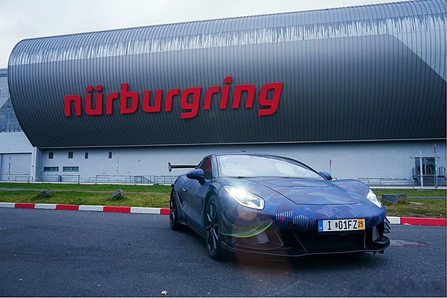 看朋友圈腾势李慧总发的， 腾势Z征战纽北。腾势汽车 2026 年也是产品大年。之