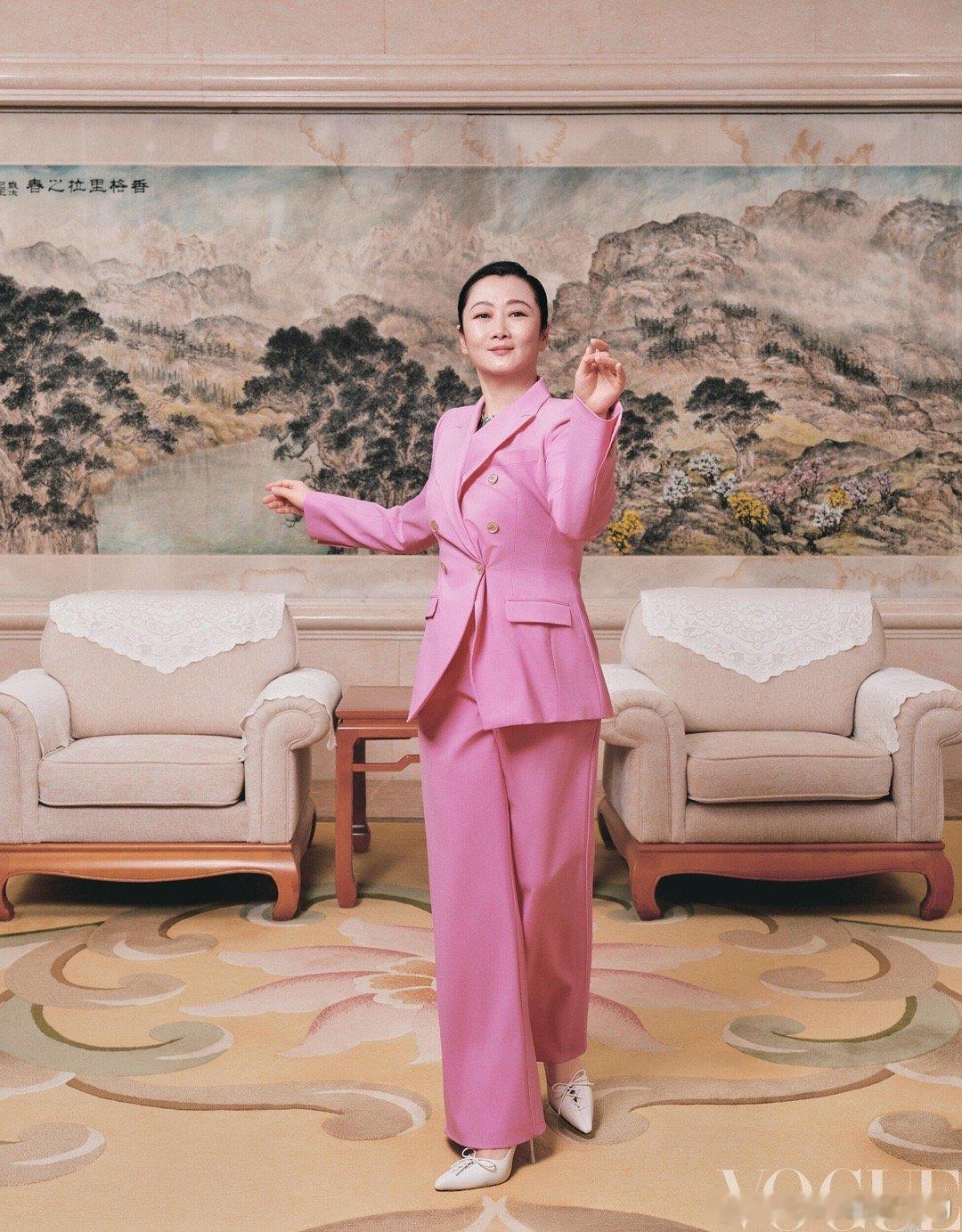 Vogue给这期赵涛的标题是，「风流时代里具体的人」 春节档马上有戏