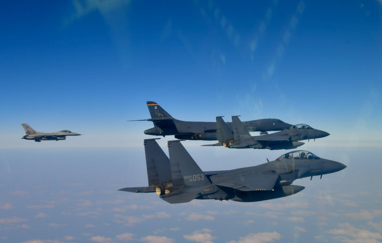 专挑春节来添堵？中方战机紧急升空，和美军机在黄海对峙
 
趁着中国人民欢度春节，