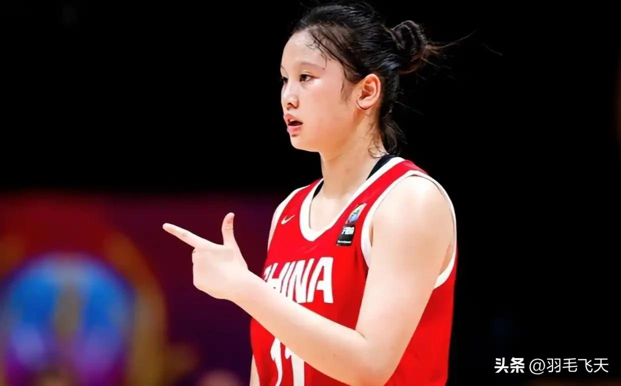 牛思迪中国女排的未来重炮
15岁的牛思迪身高1米93，被称为天津女排的小李盈莹。