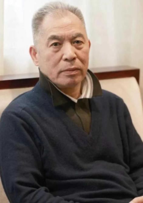 著名作家梁晓声的小姨20多岁时，未婚怀孕，誓死不说孩子的父亲是谁，最后被开除，生