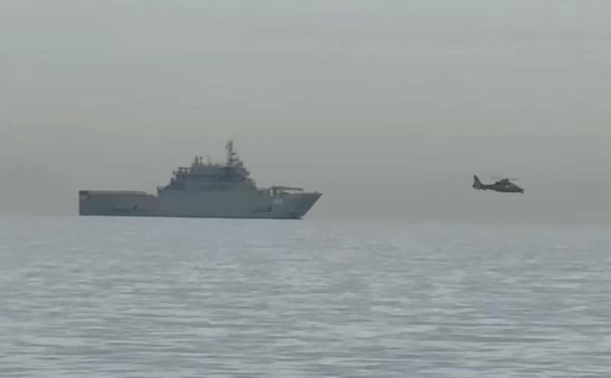 特朗普这次真急眼了，直接下令封锁霍尔木兹海峡，15艘军舰呼啦啦开进中东海域，福特