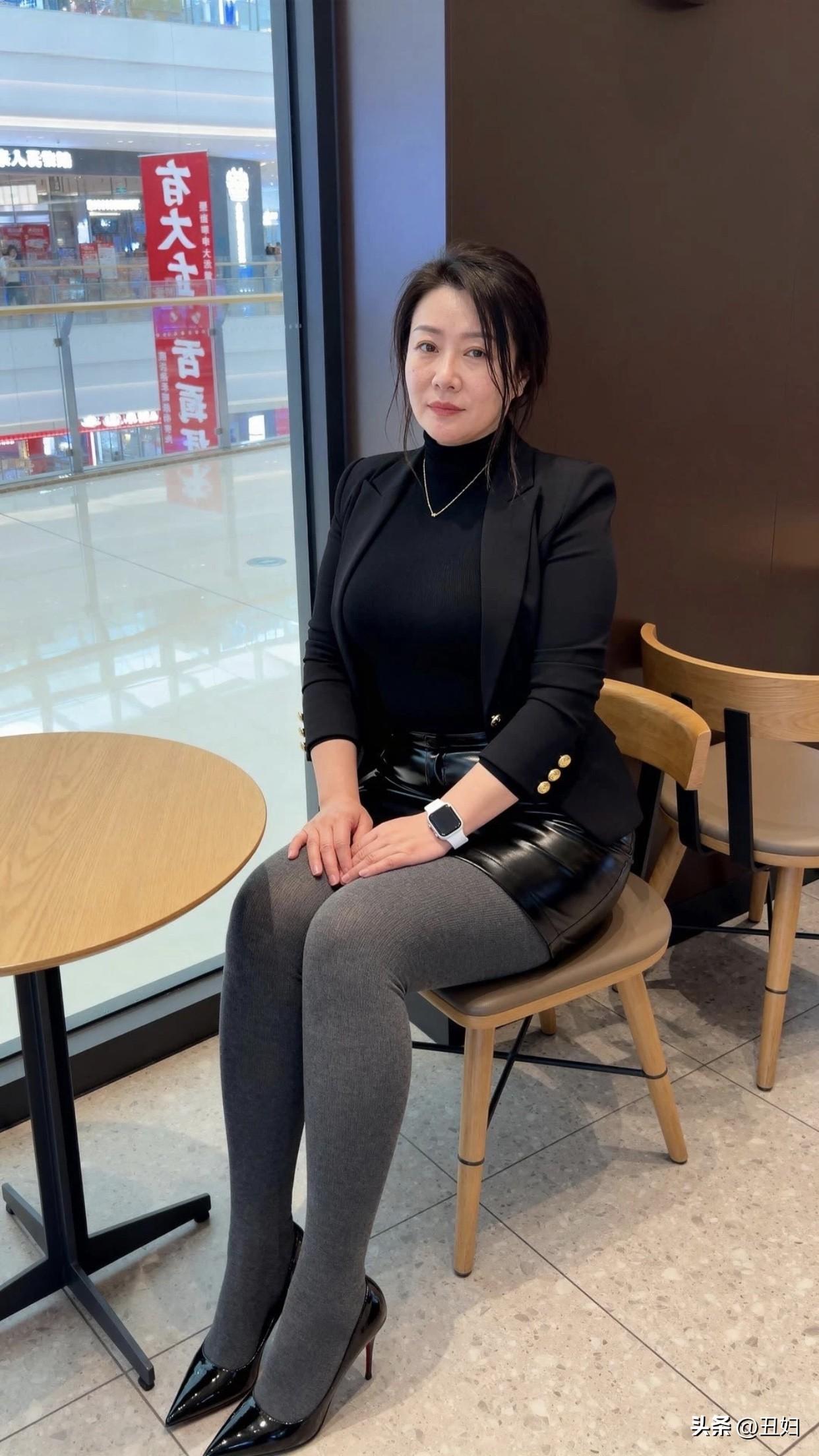 微胖女生自带圆润线条，是健康的象征。饱满脸颊、匀称曲线，元气满满，没有过度节食的