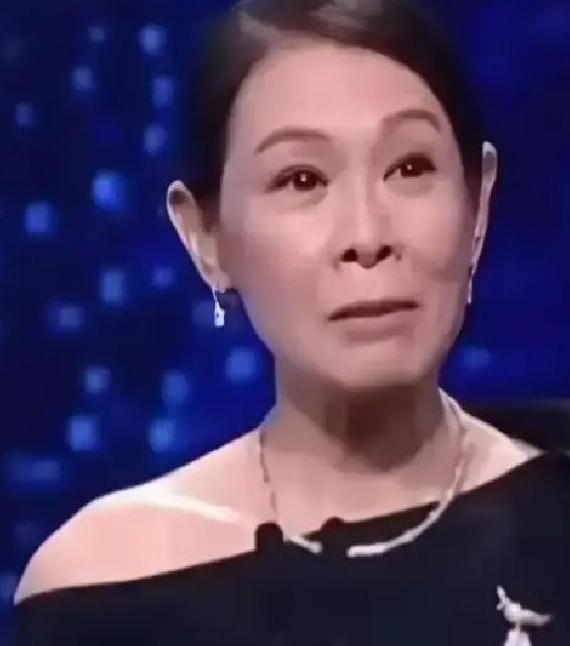 57岁的刘若英，高龄生育经历再次引发讨论：婚后多年备孕，后来终于等来孩子！

