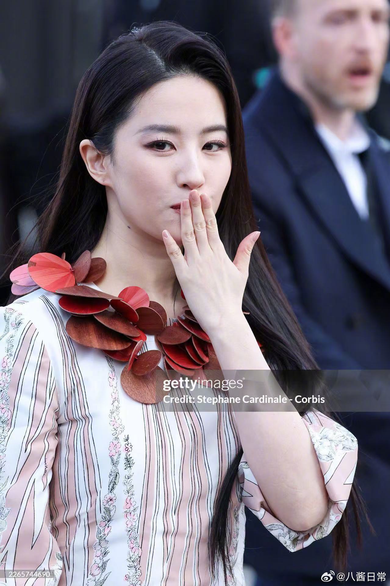 刘亦菲巴黎时装周LV大秀外网生图刘亦菲看秀造型LV大秀