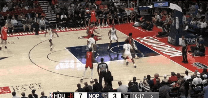 小史密斯三分命中助火箭打出完美开局！
在今天NBA季前赛火箭对阵鹈鹕的第一节比赛