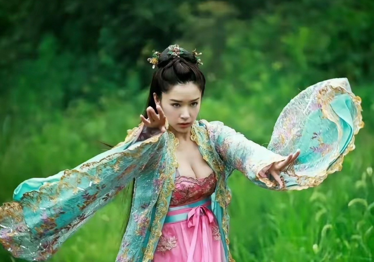 这居然是阚清子年轻时候的身材，太不像样了阚清子秒删 