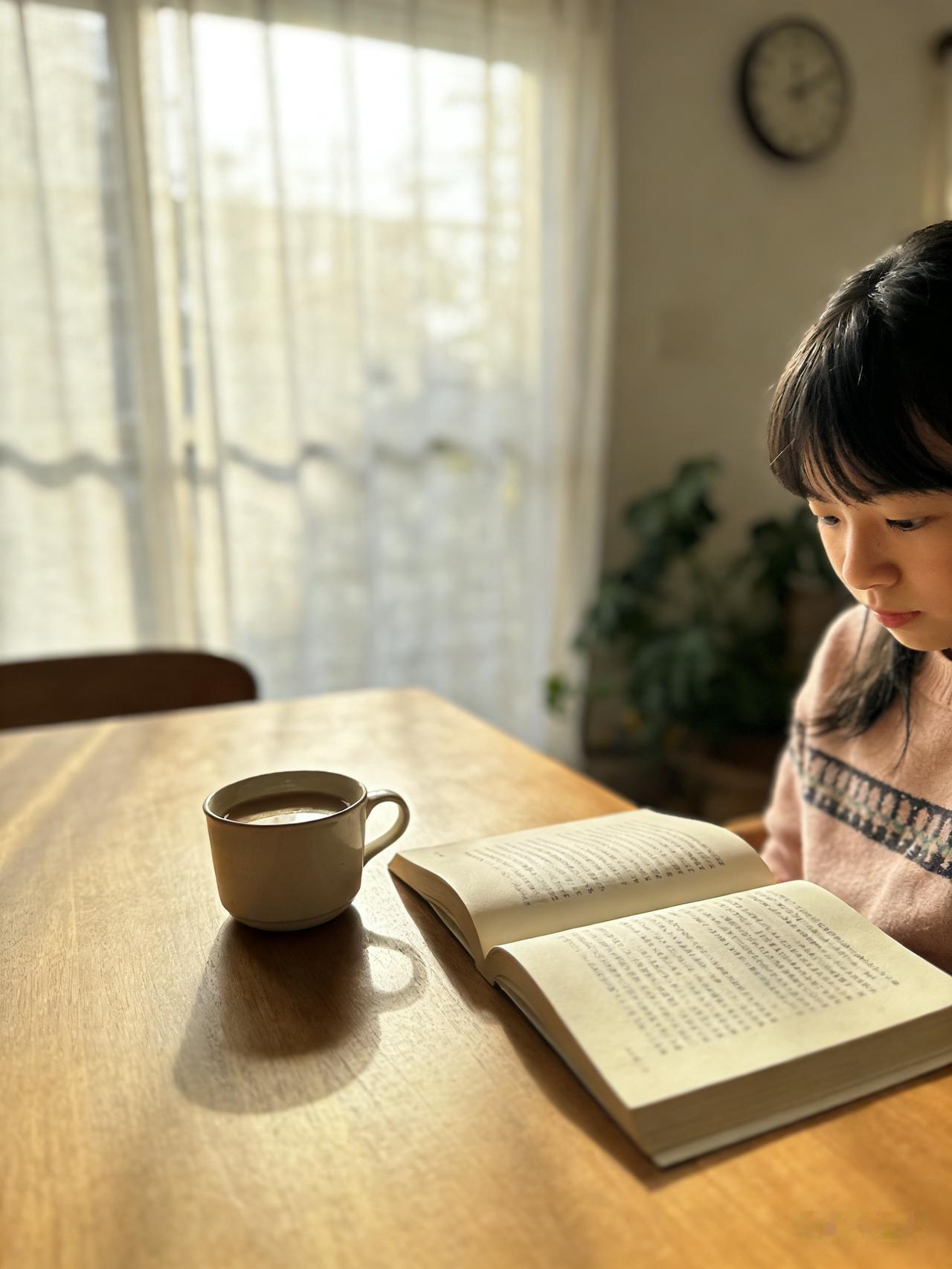 我们都在假装没事
 
好像每个人都在假装没事。
白天笑着，夜里沉默；
人前坚强，