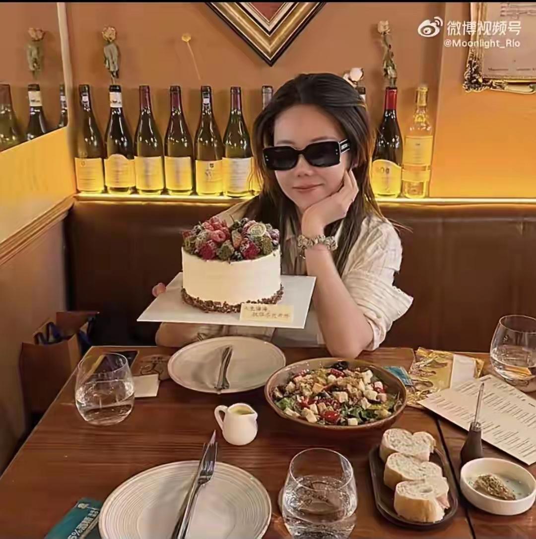 这么漂亮的女神，我居然叫不出名字！