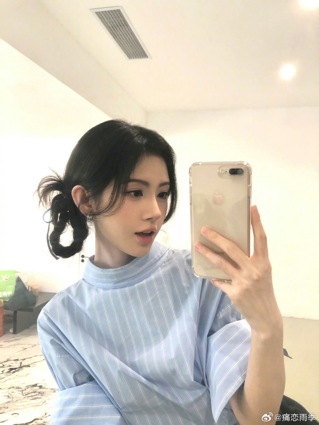 jjy鞠婧祎万花世界 jjy鞠婧祎苏绿夏“月光下魂牵梦绕 清风拂起我的思念”"?