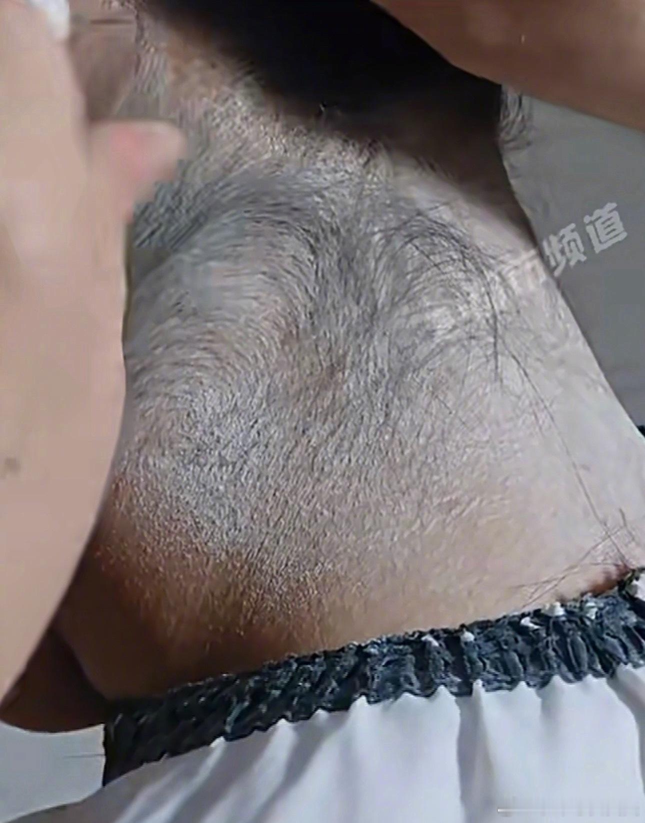 新娘出嫁徒手拔光碎发我的妈呀这这这 刮毛刀不熊吗