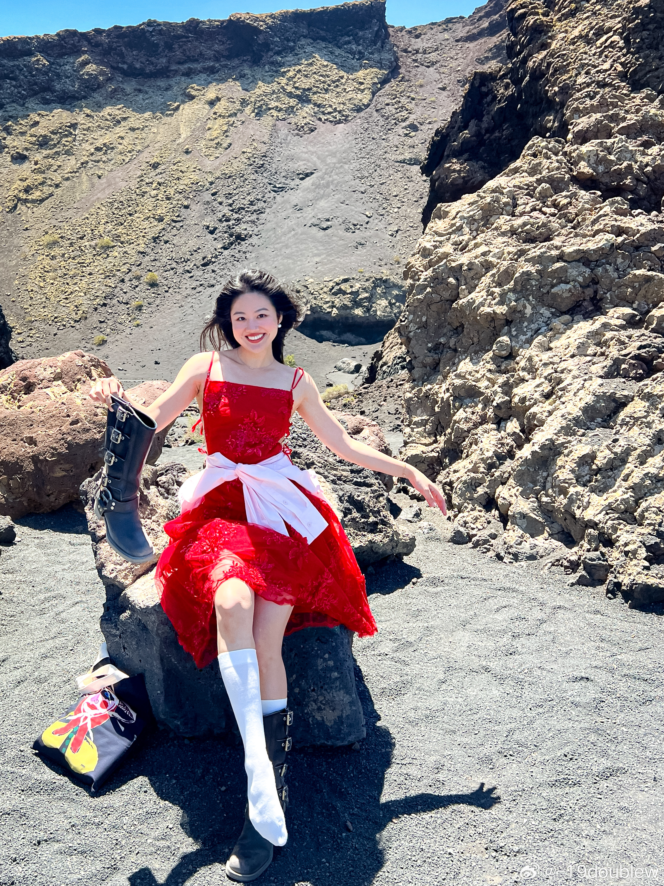 Lanzarote有火山沙丘造成的乐园 日晒风大 植物比人高这里奇特的地貌仿佛来