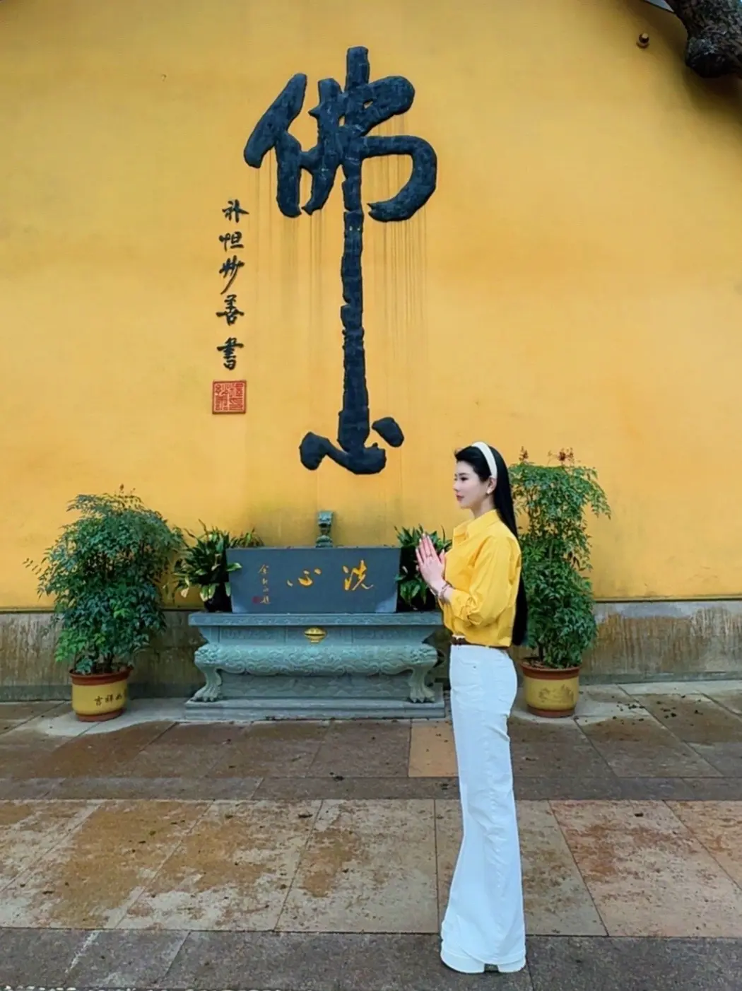 师傅说：前路也许坎坷，但你只管善良，上天没有给你想要的，是因为要给你更好的祈福