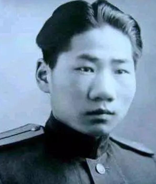 父亲毛泽东是伟人，毛岸英被称为天才，如果他未牺牲，人生会有怎样的非凡成就？
19