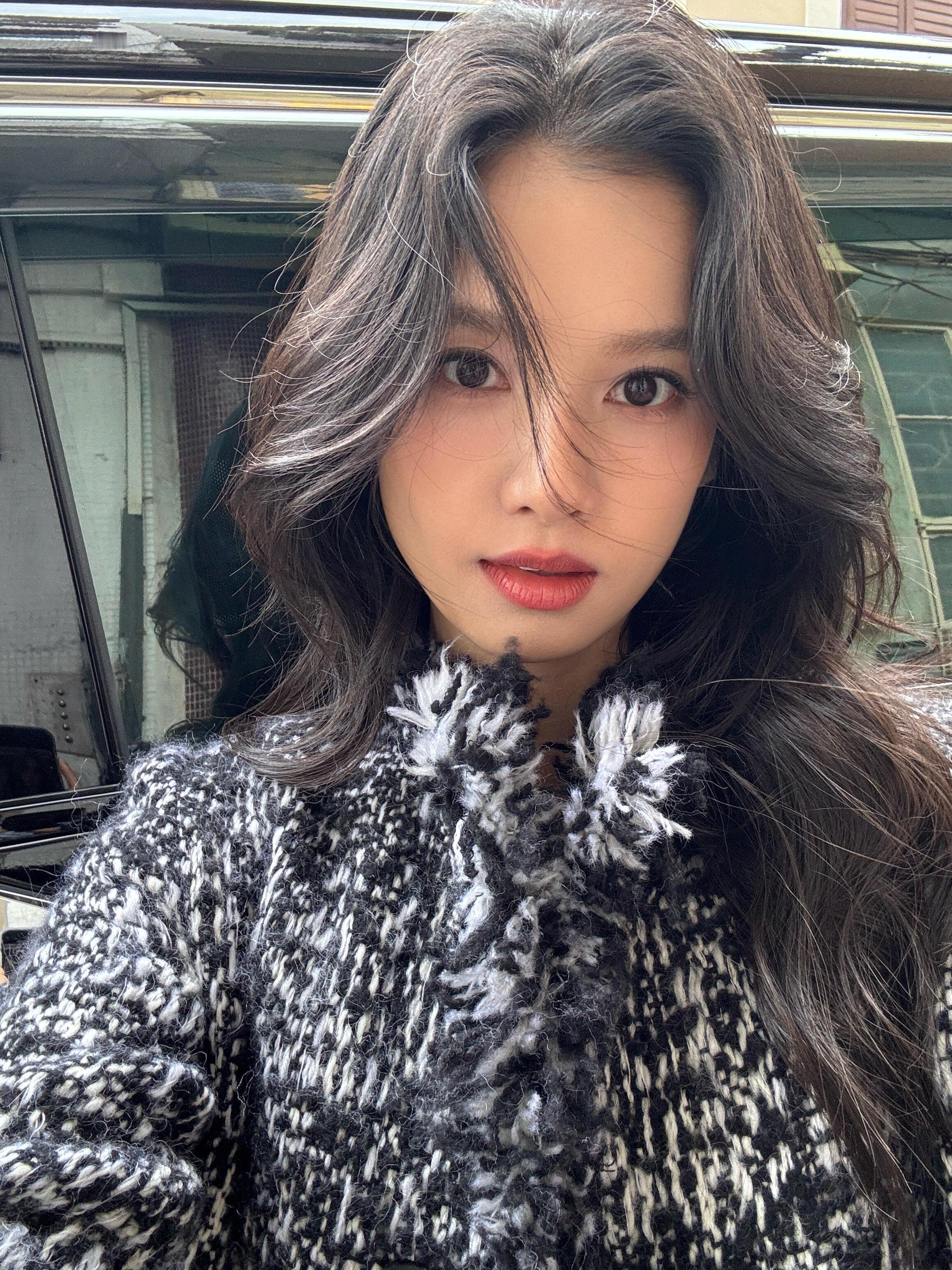 我看张婧仪原相机高清自拍回血