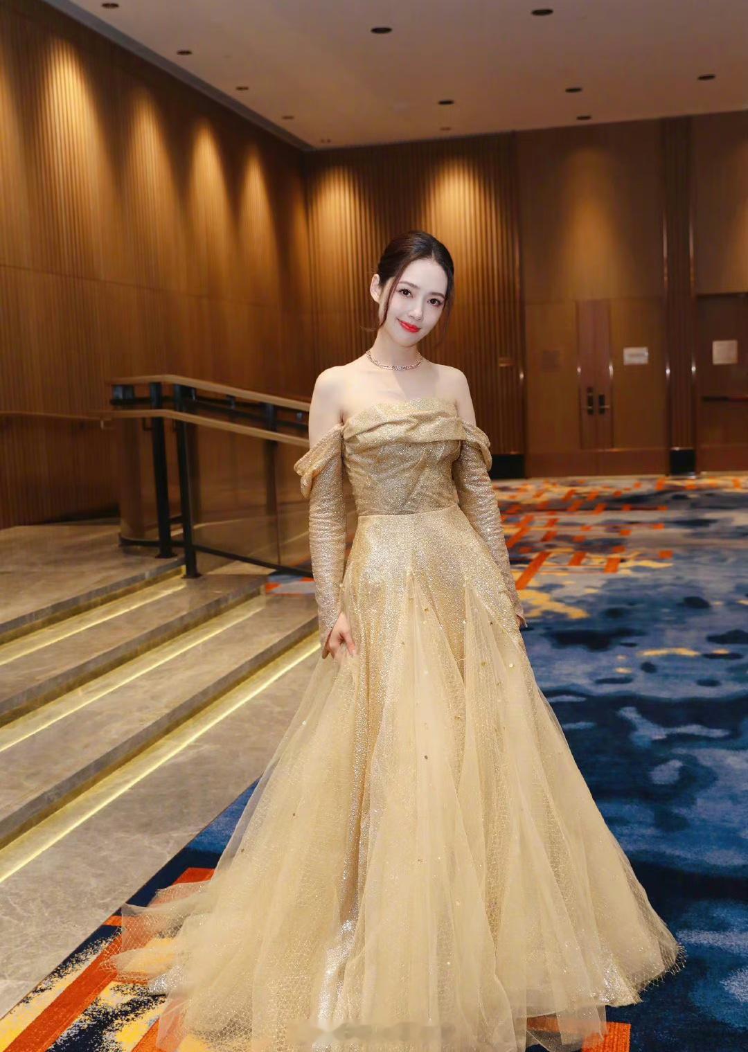#郭碧婷回应向佐65岁去流浪#郭碧婷回应向佐65岁以后要去流浪，她说向佐很喜欢大
