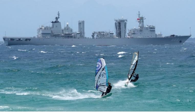 一艘俄罗斯军舰抵达南非一处海军基地，与中国和伊朗舰艇一道参加军事演习，而这，或可