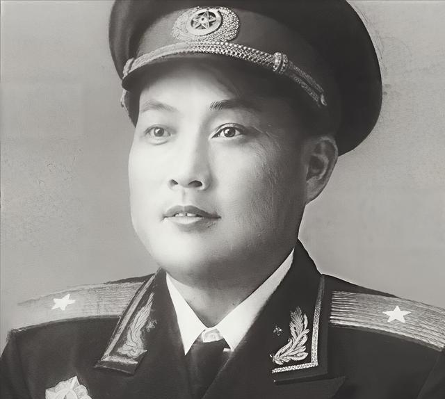 1997年春节，82岁的开国少将詹大南开家庭会议，把存折往桌上一拍：“我只有42