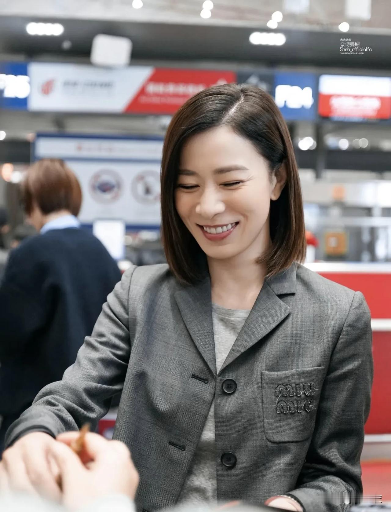 佘诗曼这么年轻都透露自己立遗嘱了，所以她还是想的开呀，因为她没有结婚，没有孩子，