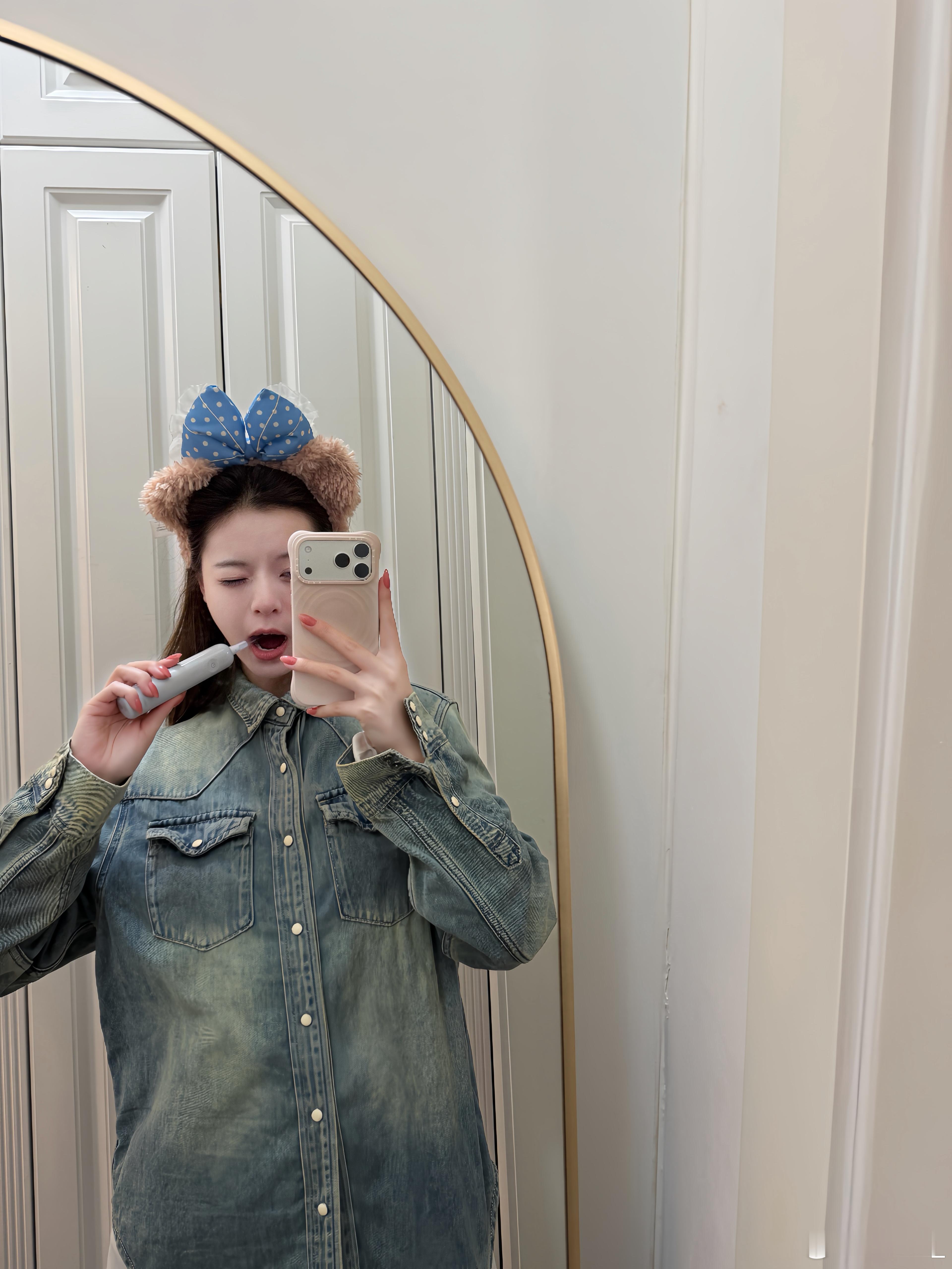 闺蜜我换牙刷啦！！！之前的粉色就很喜欢 这次新色也好好看 最惊喜的是用下来牙龈敏