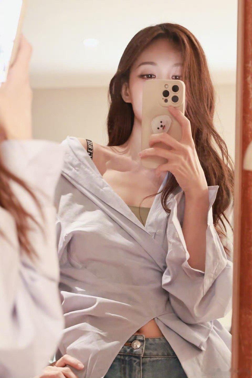 李一桐＝颜狗天堂，手控甚至都是如此有福[爱你] ​​​