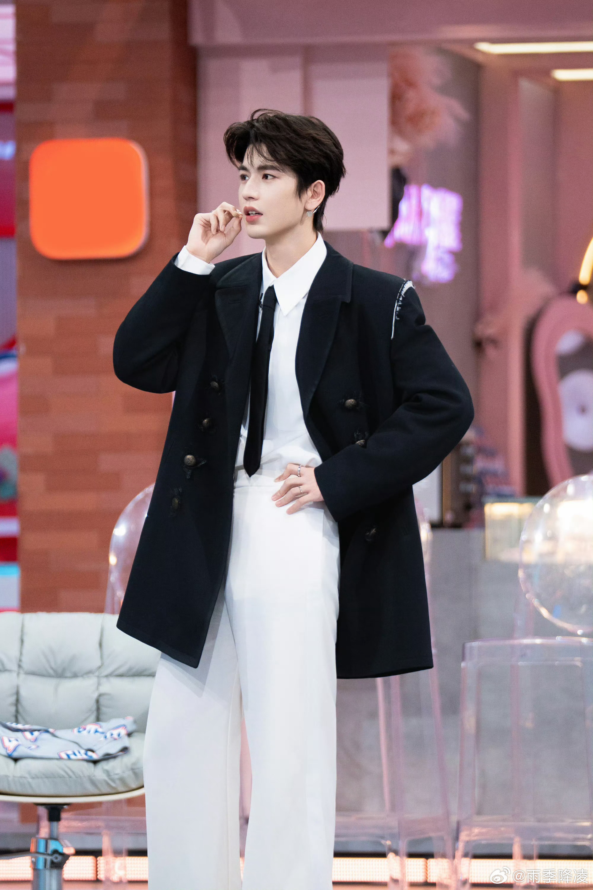 张凌赫在你好星期六抽到的礼物 这礼物也太可以了吧，咱就是说没想到在张凌赫的脸上这