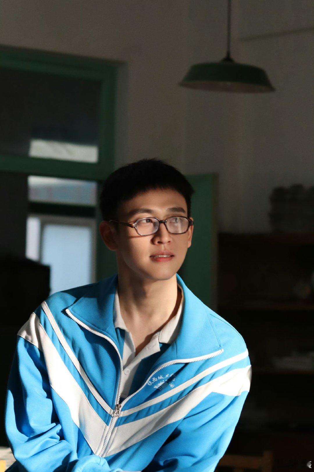 王天辰 孩子太多了养不起机场经典名场面！王天辰：孩子太多真养不起，求求各位别喊了