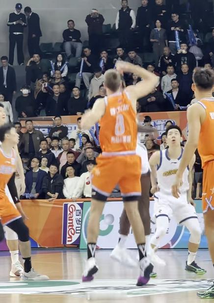 第三轮98-80战胜福建，拿下赛季首胜！尽管球队状态起伏明显，新赛制与新成员的磨