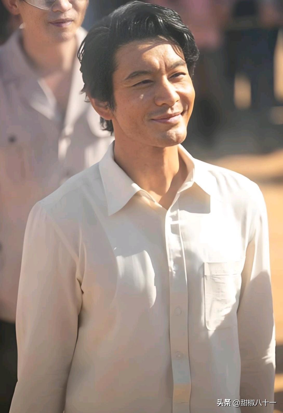 开始喜欢黄晓明演的郑德诚了，

不是因为他为了角色一改往日形象，

而是最本质的