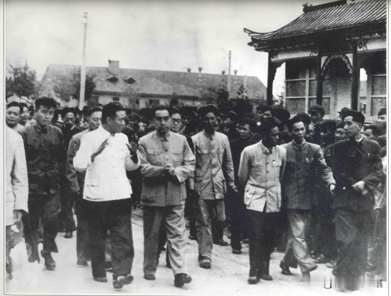 1959年10月12日下午，周恩来总理在吴芝圃、纪登奎、吕英等陪同下视察洛矿。在