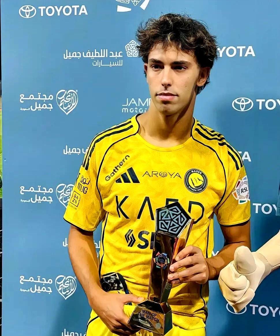 39岁，跑全场最远，最后一刻救主。
别人歇着，他还在冲刺。
队友浪费十次机会，他